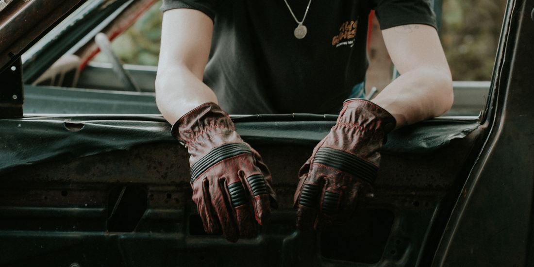 Kenapa Sarung Tangan Kulit Lebih Awet Dibandingkan Bahan Sintetis?